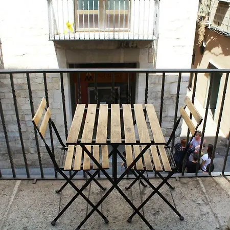 Cinc Balcons شقة *