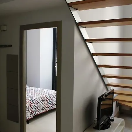 Cinc Balcons شقة